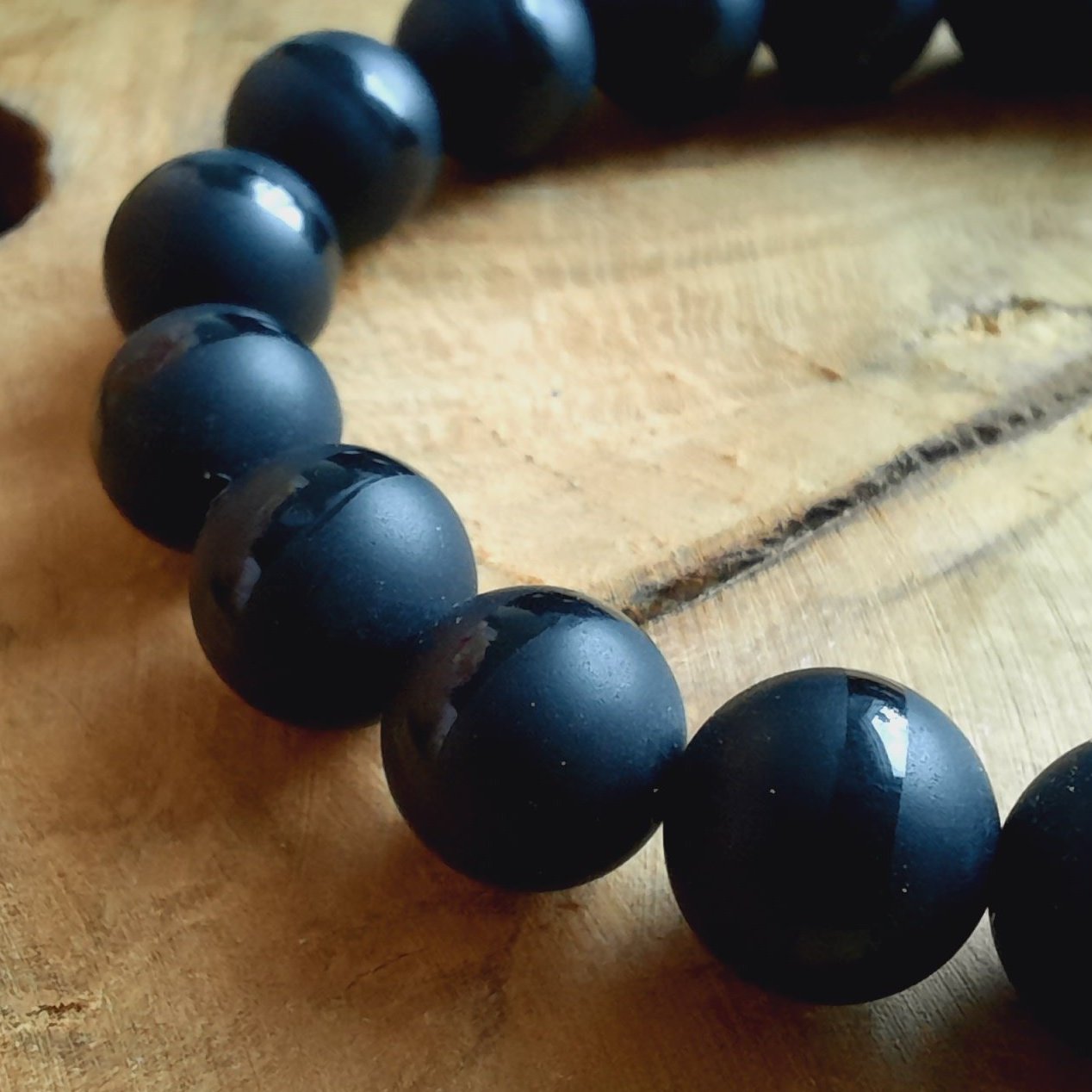 INDIVIDUELL SELBST GESTALTEN: Tesbih mit Onyx Natursteinperlen schwarz matt mit glänzender Linie mit Wunschname & selbst ausgesuchten Zubehörteilen