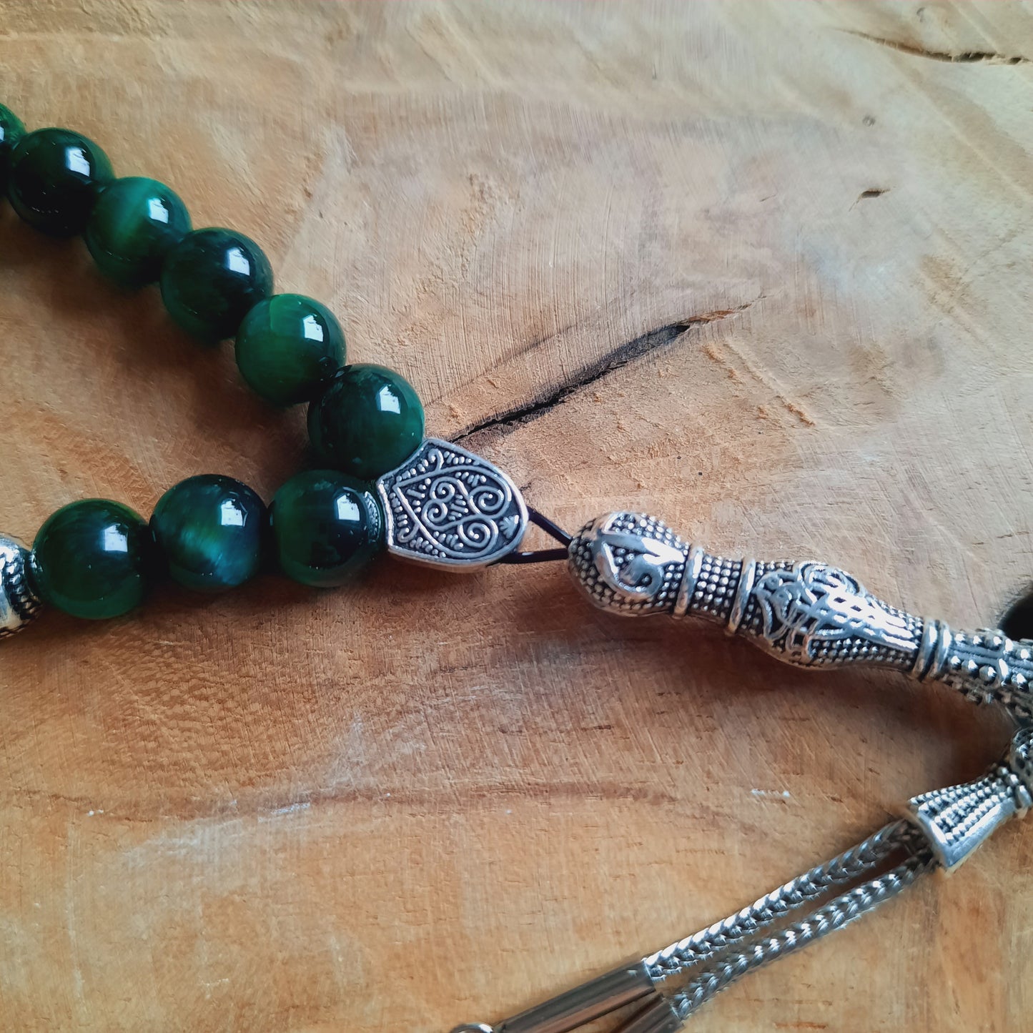 Tesbih Tigerauge GRÜN mit Wunschname & 2 Wunschbuchstaben am Püskül (Anhänger)