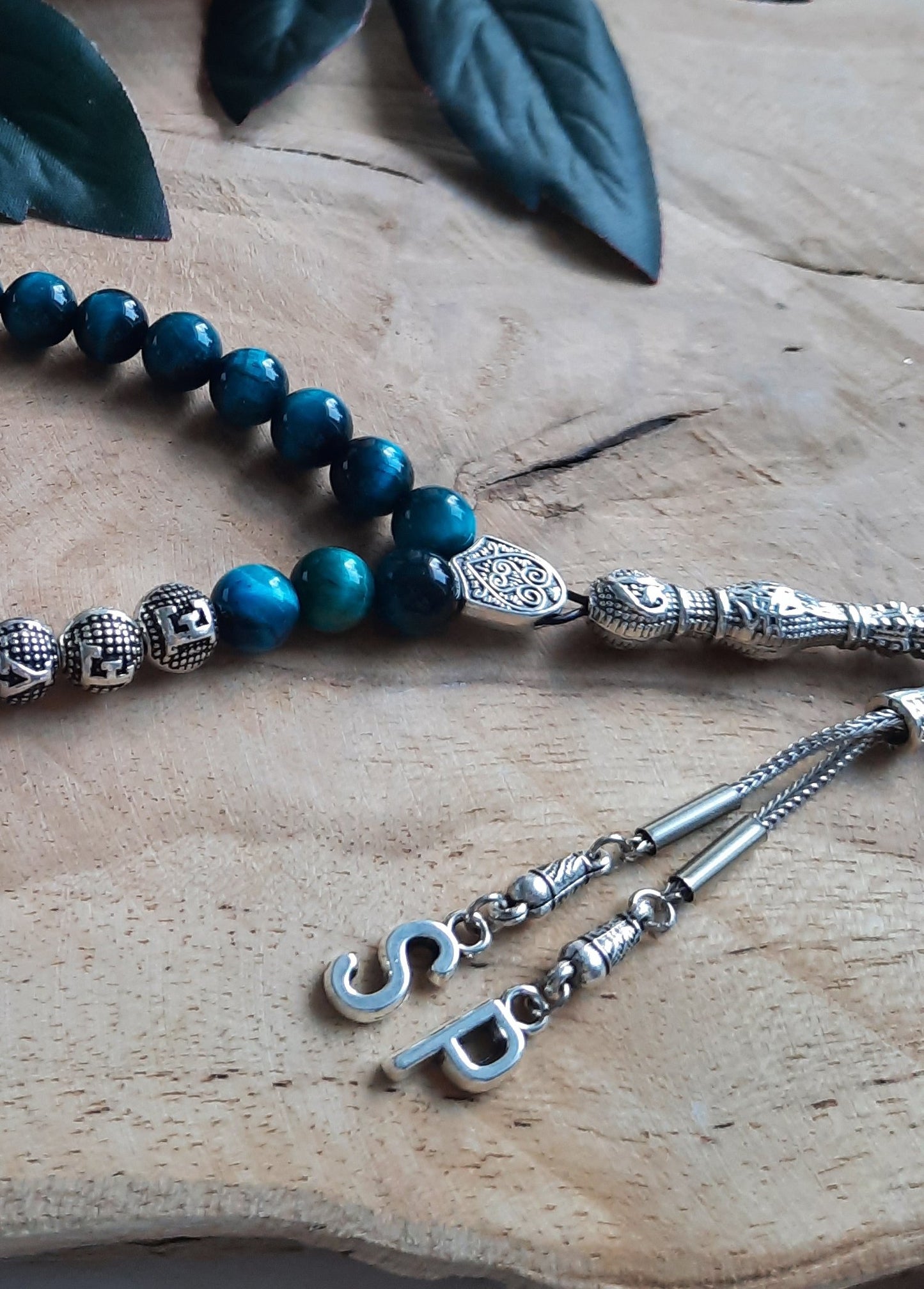 Tesbih Tigerauge BLAU mit Wunschname & 2 Wunschbuchstaben am Püskül (Anhänger)