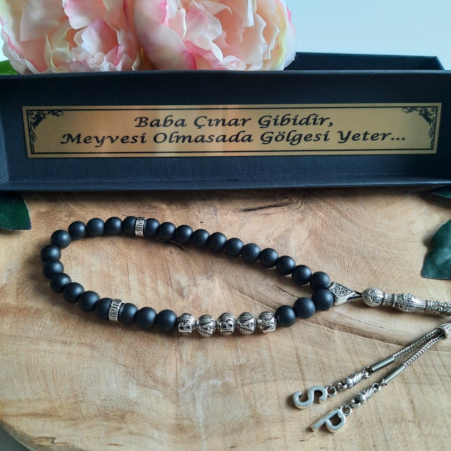 Tesbih BABAM Onyx Steine + 2 Wunschbuchstaben am Püskül + Box