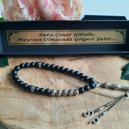 Tesbih BABAM Onyx Steine + 2 Wunschbuchstaben am Püskül + Box